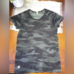woman’s size medium athleta camo top
